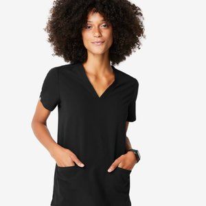 FIGS Casma Three-Pocket Scrub Top- Black